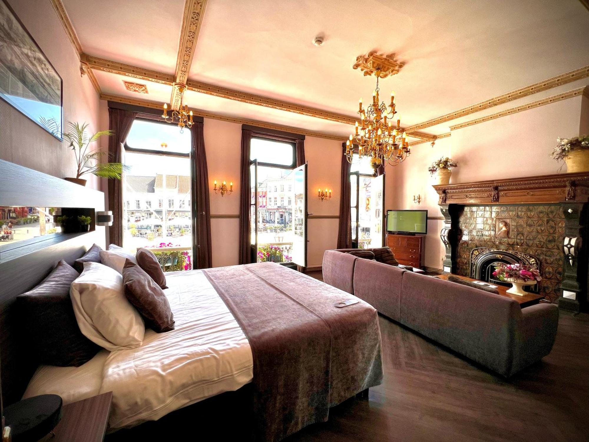 Grand Cafe Hotel De Bourgondier Bergen op Zoom Exterior photo