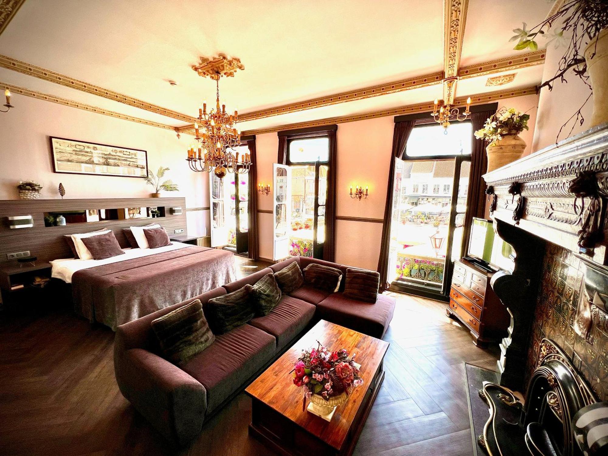 Grand Cafe Hotel De Bourgondier Bergen op Zoom Exterior photo