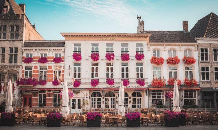 Grand Cafe Hotel De Bourgondier Bergen op Zoom Exterior photo