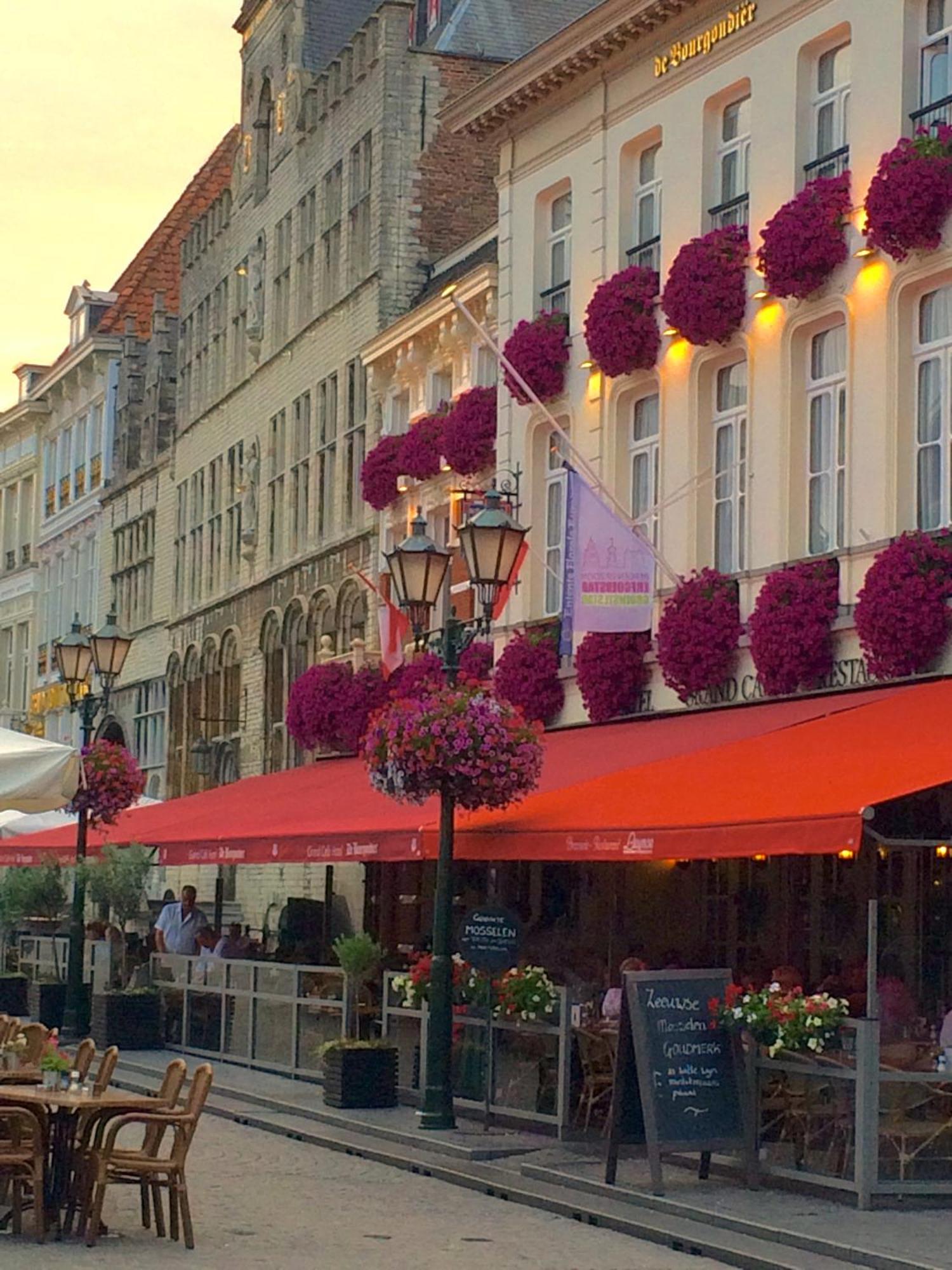 Grand Cafe Hotel De Bourgondier Bergen op Zoom Exterior photo